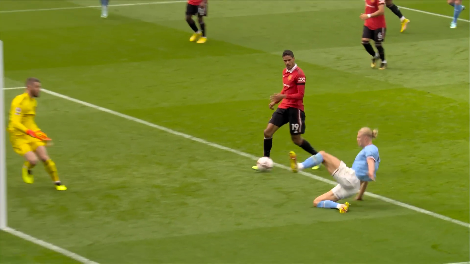 Kevin De Bruyne & Jorginho: A Discussion on Playmaking Styles and Midfield Domination