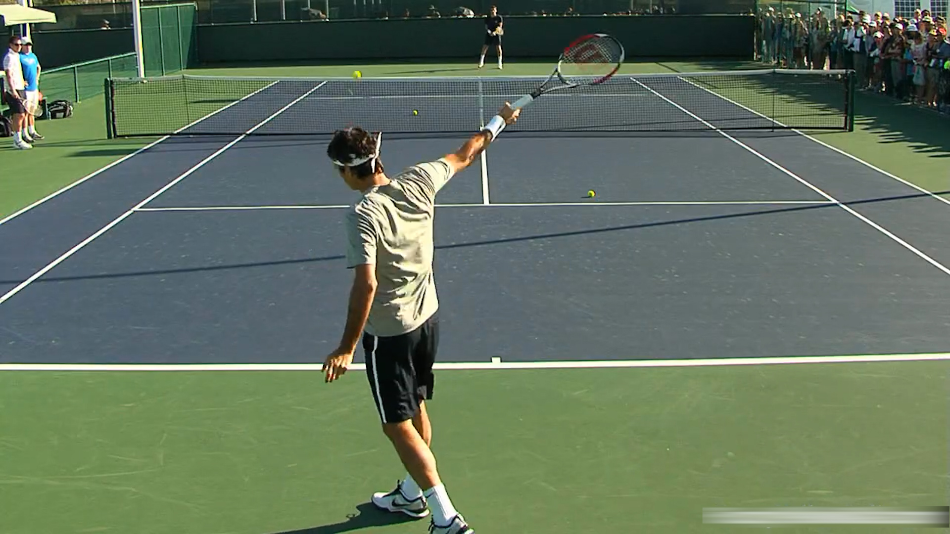 The Return of the One-Handed Backhand:  Is This Technique Making a Comeback?