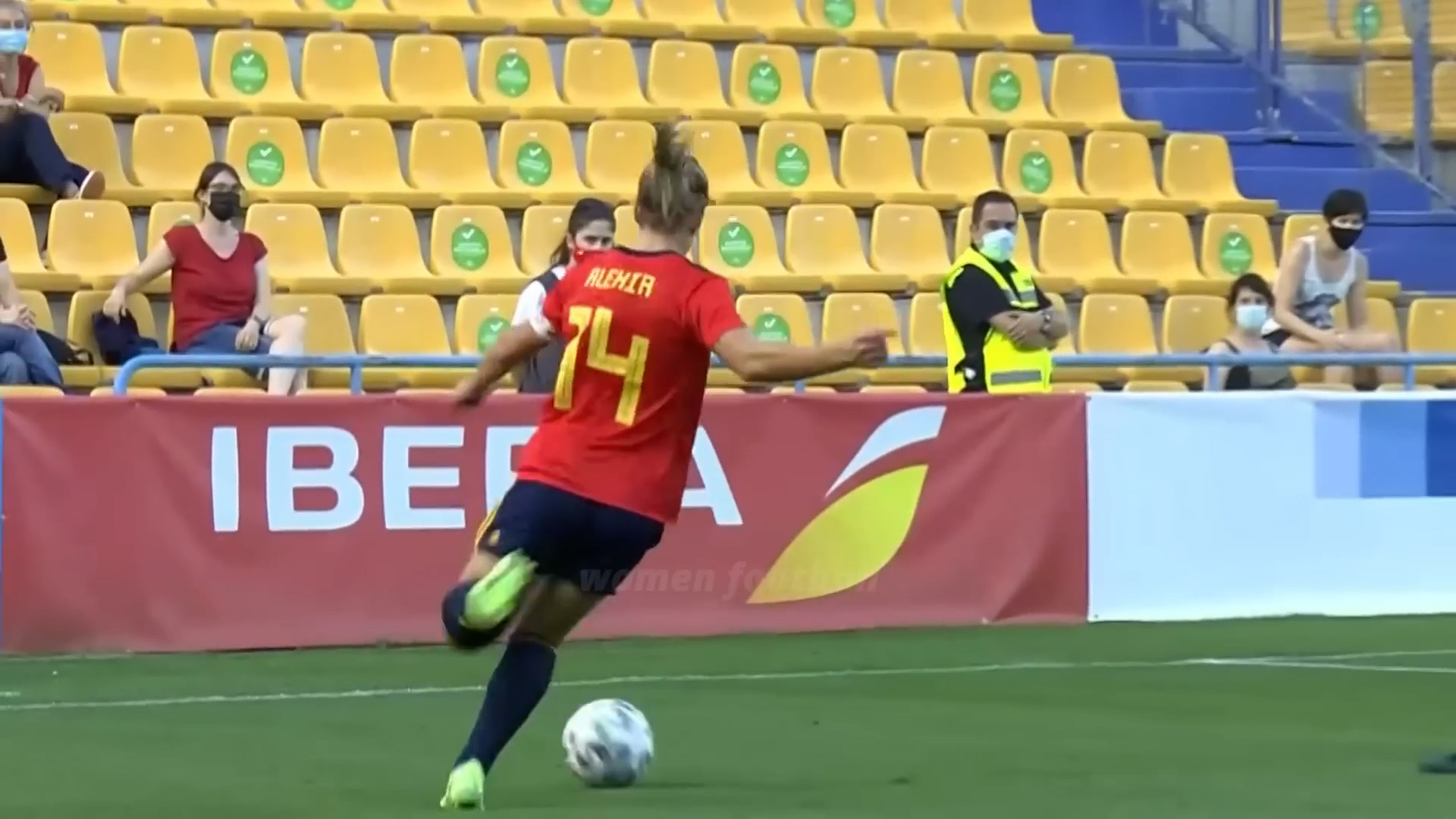 Top Wingers Lighting Up Women’s Football