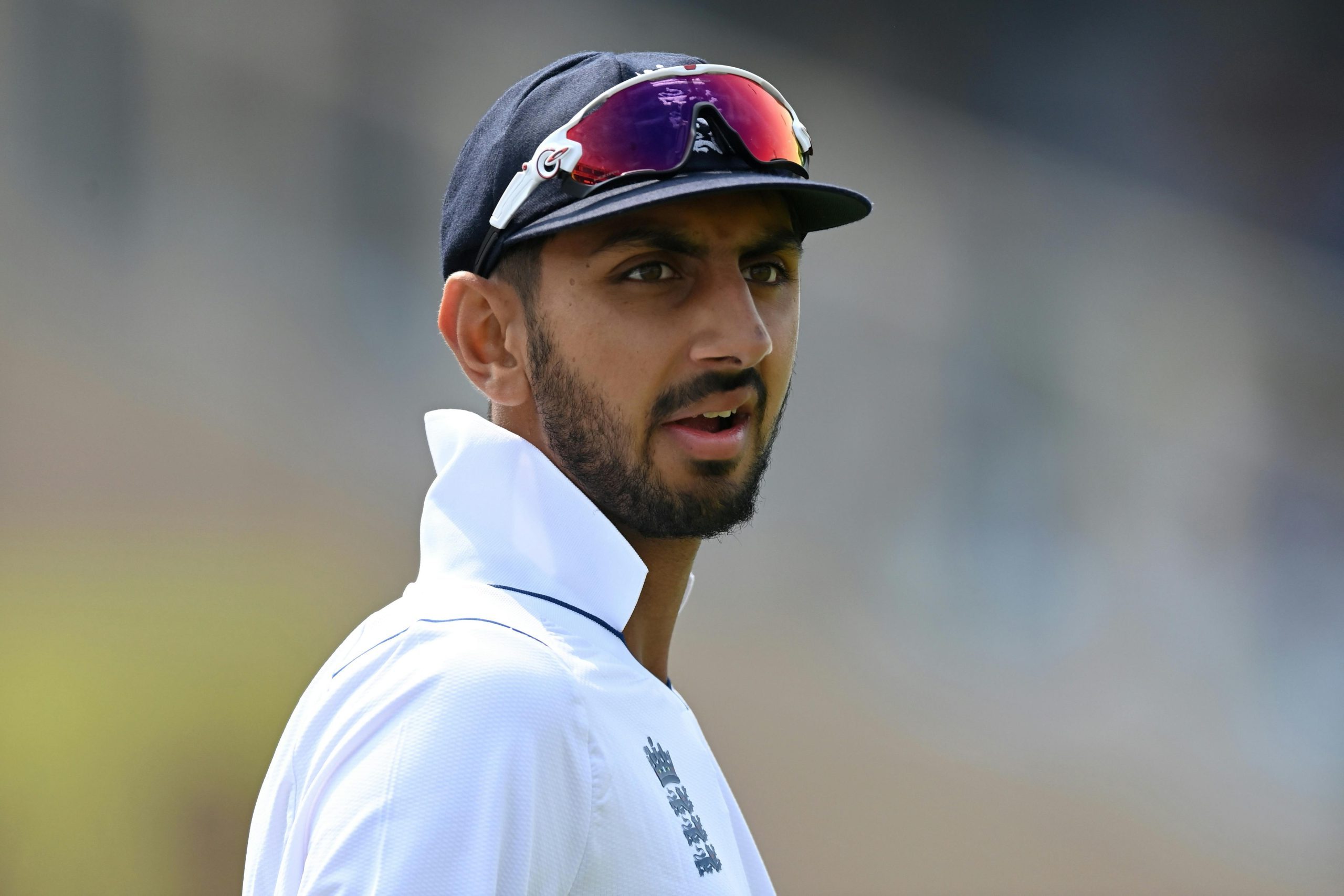 Shoaib Bashir has costly day as Dan Lawrence-led Surrey surge