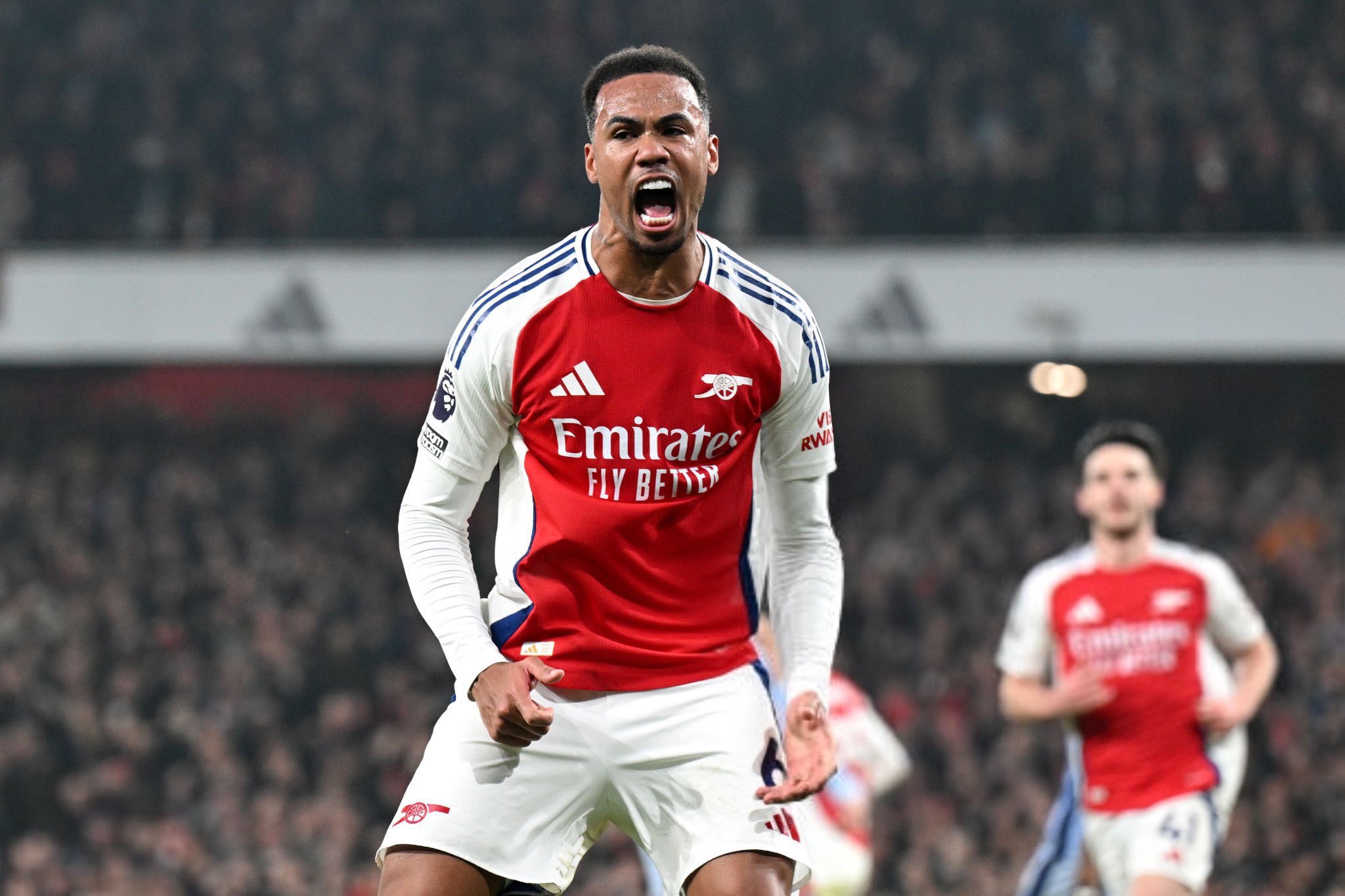 Arsenal Edge Spurs 2-1 in Thrilling North London Derby