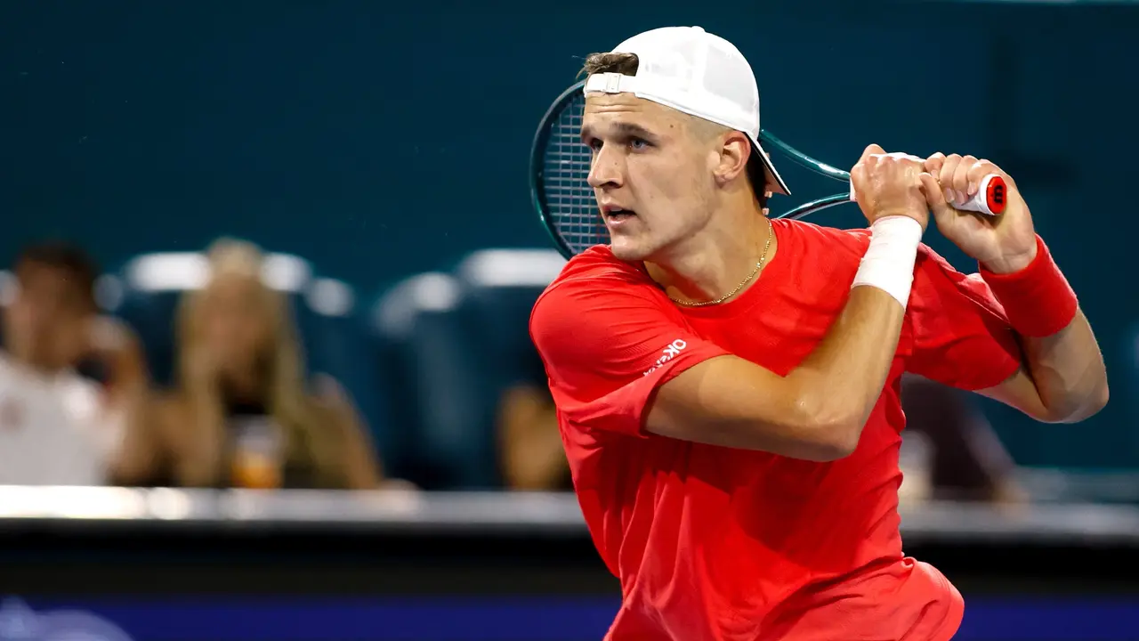 Jakub Mensik Stuns Djokovic in Miami – Denies 100th Title Dream!