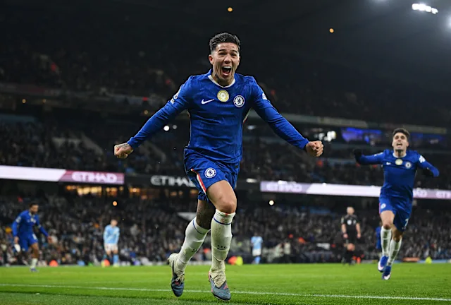 Late Drama Defines Premier League Sunday as Chelsea Stun City and Rivals Share the Spoils