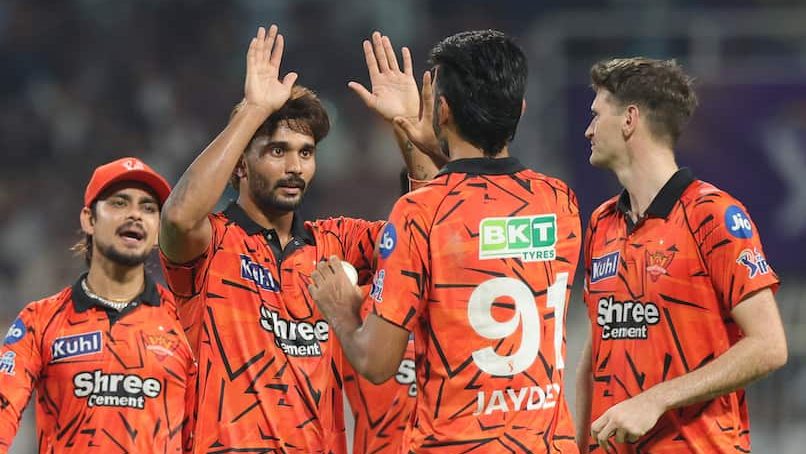 Sunrisers Dominate Knight Riders in High-Scoring Clash