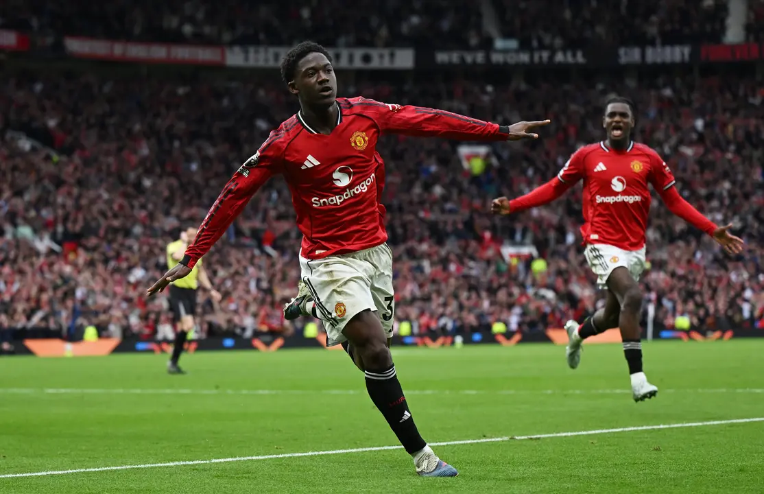 Manchester United Edge Liverpool as Bournemouth Cruise and Spurs Stun Villa